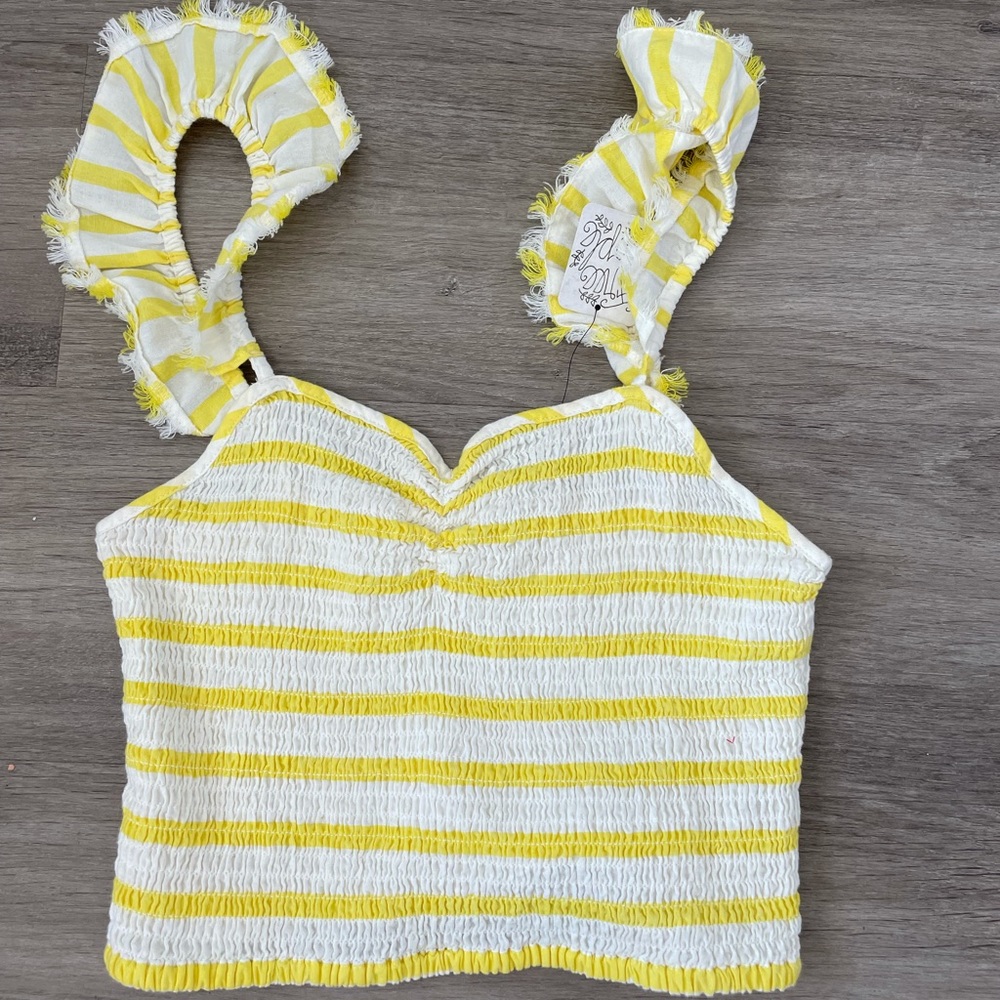 Cute cropped Free People tank! Can wear straps up or loosely around arms at side